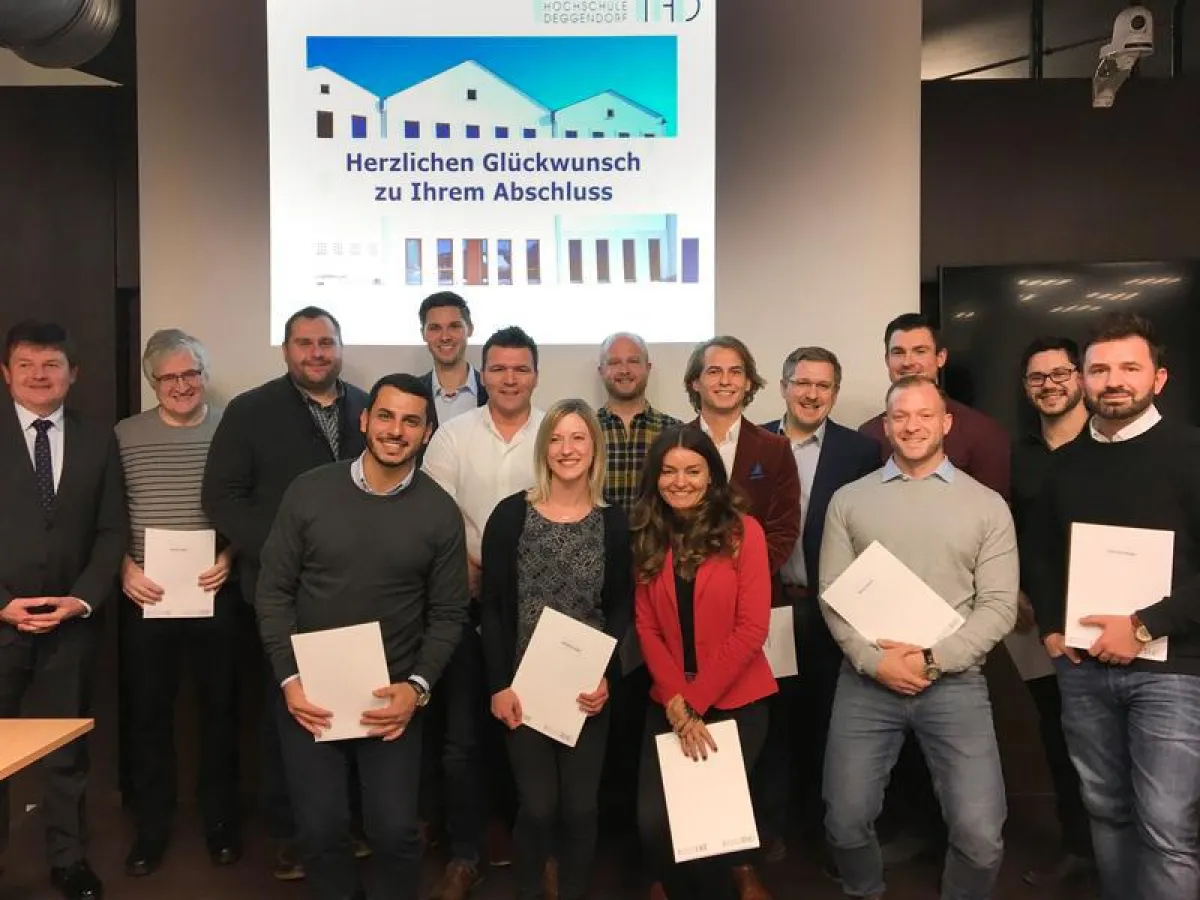 Absolvia des Zertifikats „Supply Chain Management und IT“ (THD)