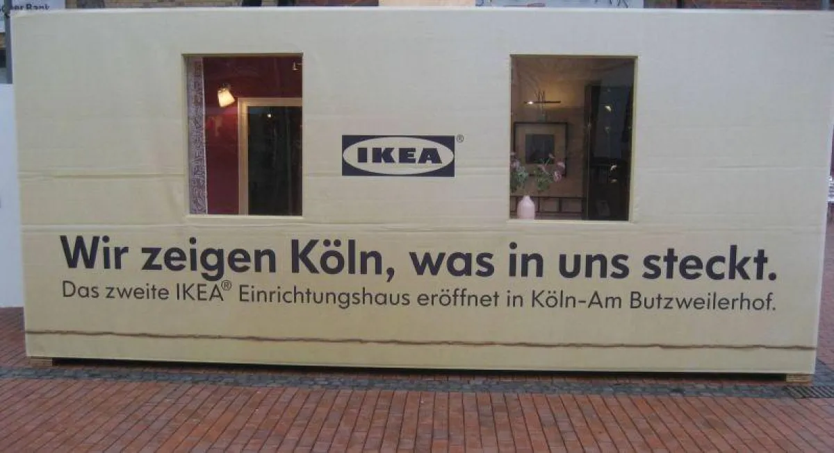 Das IKEA Riesen-Flatpack in der Kölner Innenstadt