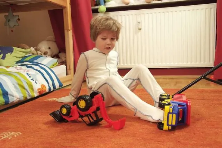 Bild: Hallo „Kratz-Kinder“ – Der PULMANOVA sensitive Neurodermitis Overall mit ZINK ist da