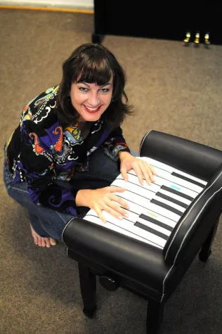 Buch-Tipp Ostern: Klavierspielen superleicht - Farben statt Noten Bild: Buch-Tipp Ostern: Klavierspielen superleicht - Farben statt Noten