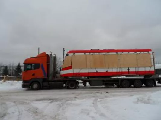 Bild: AsstrA transportiert Straßenbahnzüge nach St. Petersburg