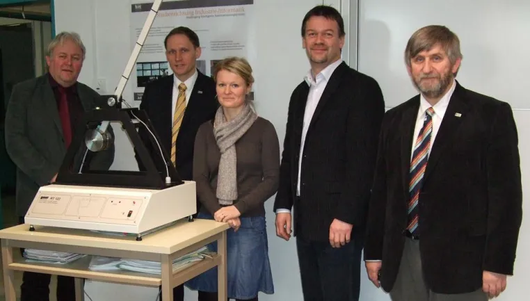 Q-Cells sucht Bewerber für gemeinsame Ingenieur-Ausbildung mit der Hochschule Harz Bild: Q-Cells sucht Bewerber für gemeinsame Ingenieur-Ausbildung mit der Hochschule Harz