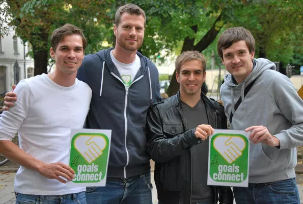 Bild: Philipp Lahm gibt Startschuss zur Afrika-Tour „Goals for Africa“