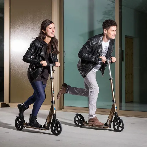 Bild: Micro Scooter Suspension : Fahrvergnügen Deluxe