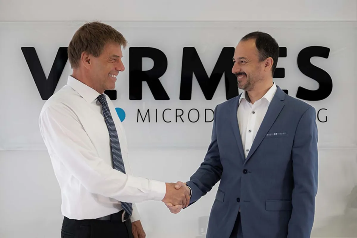 Geschäftsführer der VERMES Microdispensing, Jürgen Städtler (links) und Geschäftsführer von Lerner S (© VERMES Microdispensing )