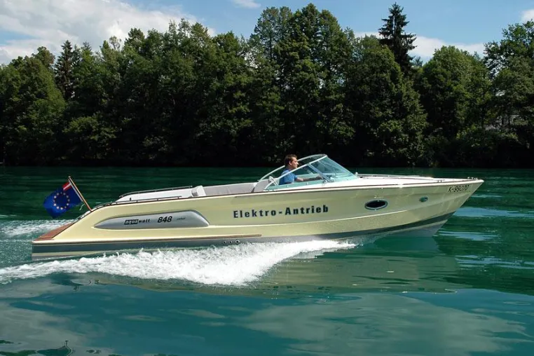 Aquawatt Yachtbau wird neuer Kunde bei SideStep Bild: Aquawatt Yachtbau wird neuer Kunde bei SideStep