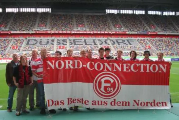 Bild: Fortuna Düsseldorf gegen den FC St. Pauli - auf Sky-Großbildleinwand