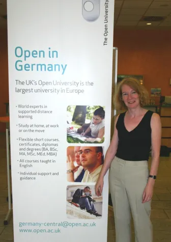 Open University Studienberater stellen Bachelor und Masterstudiengänge im betreuten Fernstudium vor Bild: Open University Studienberater stellen Bachelor und Masterstudiengänge im betreuten Fernstudium vor