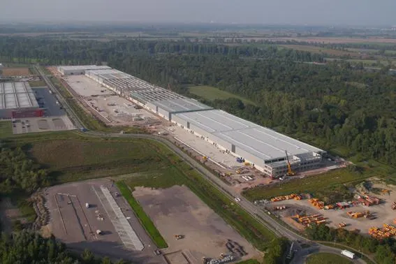 Contargo betreibt Container Yard für die Daimler AG in Speyer Bild: Contargo betreibt Container Yard für die Daimler AG in Speyer