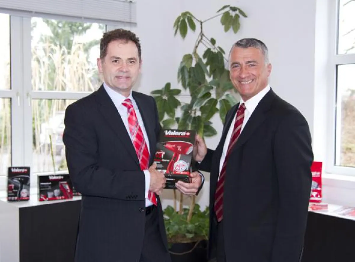 Freuen sich auf die künftige Kooperation: Peter Braukmann (li.) und Alessandro Bertoia (Valera).