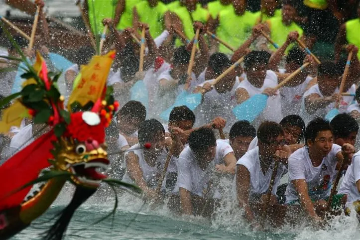 Bild: Schwimmende Drachen im Hafen von Hongkong