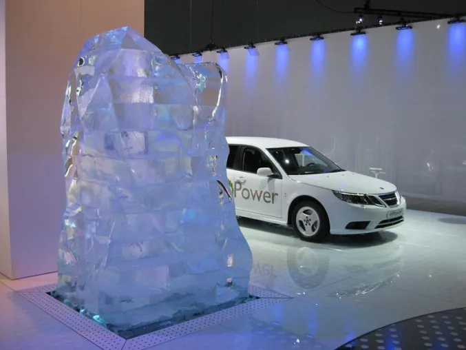 Bild: as systems für SAAB auf der L.A. Motorshow tätig