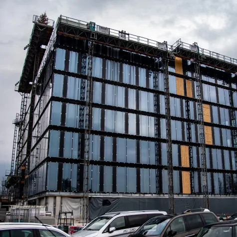 Bild: Firstfeier beim 19-Millionen-Projekt „B12 Illside“ in Nüziders