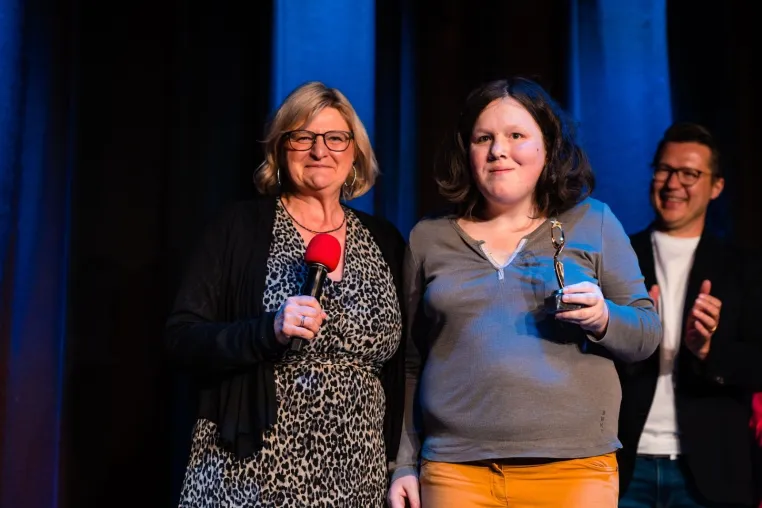 Bild: Berlinerin gewinnt Preis beim 2. Internationalen Speaker Contest