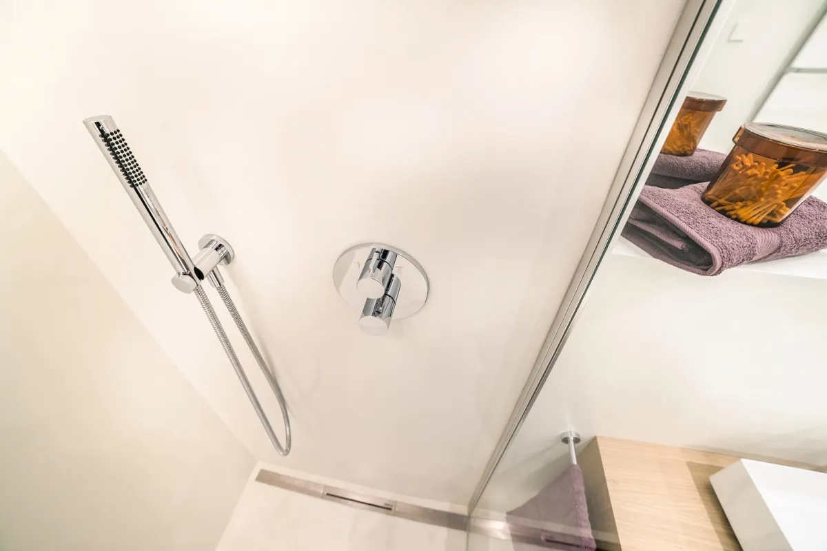 Fugenlose Dusche mit Mikrozement (© Malerbetrieb Dirk Borsch)