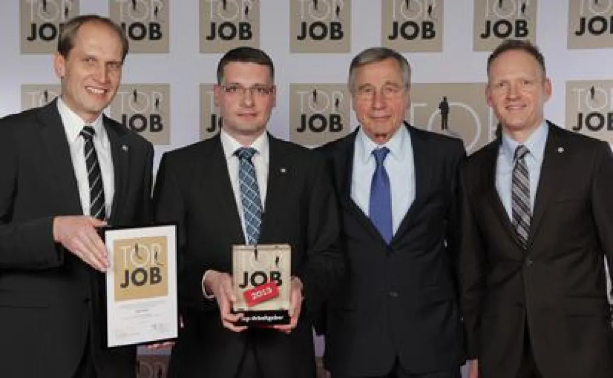 v. l.: Reiner Hafen (Vorstand), Rudolf Rauch (Vorstand), Wolfgang Clement, Dietmar Beck (Marketing)