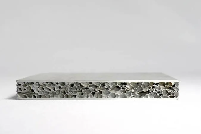 Bild: Kurz vor dem Start der Serienfertigung von innovativen Aluminiumschaum-Sandwich Platten