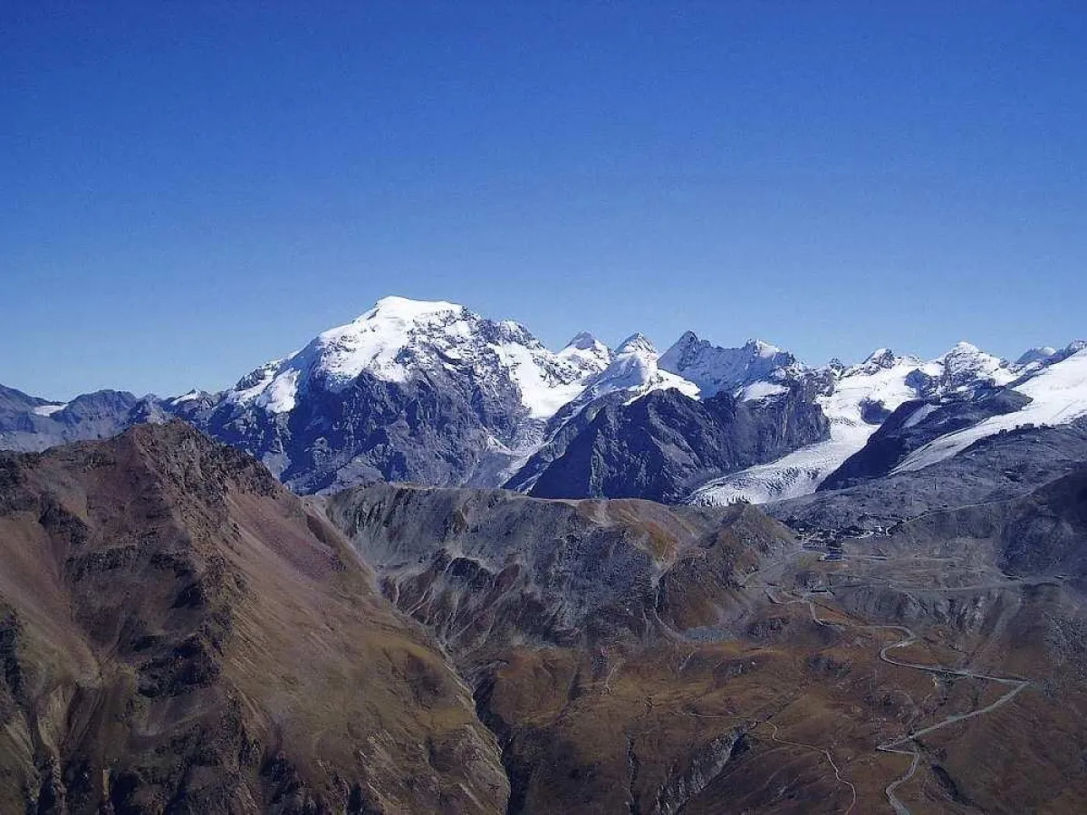 Blick von Piz Umbrail (3033m) auf den Ortler (3905m)