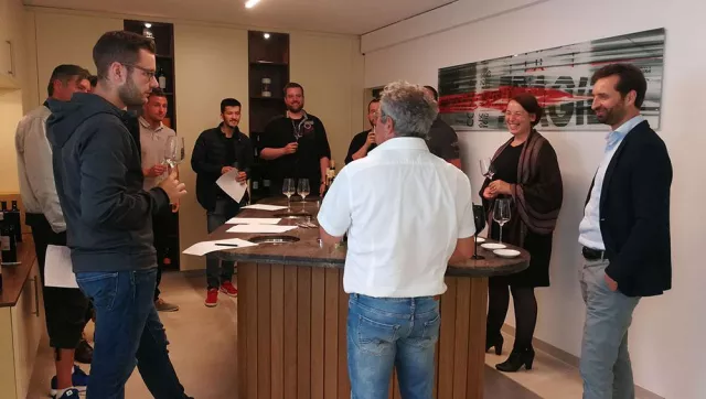Bild: Saffer Wein und die Weinakademie München im Kermess starten erste Schulungsrunde für den „Weinmarkt-Profi“