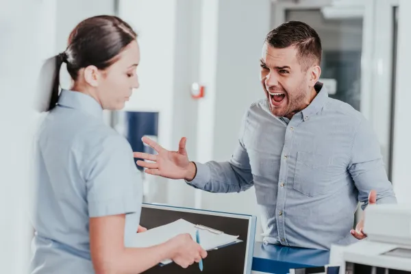 Bild: Rechtsanwalt und Gewaltschutztrainer prognostiziert deutlichen Anstieg der Gewalt nach dem Lockdown