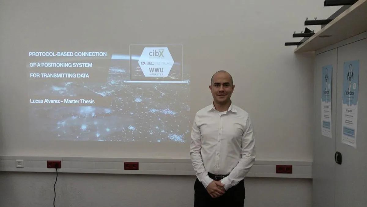 Am Freitag stellte Masterstudent Lucas Alvarez seine Masterthesis einem ausgewählten Publikum vor.