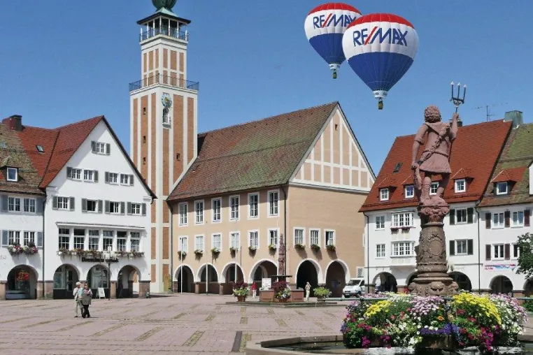RE/MAX Immobilien ein Jahr in Freudenstadt Bild: RE/MAX Immobilien ein Jahr in Freudenstadt