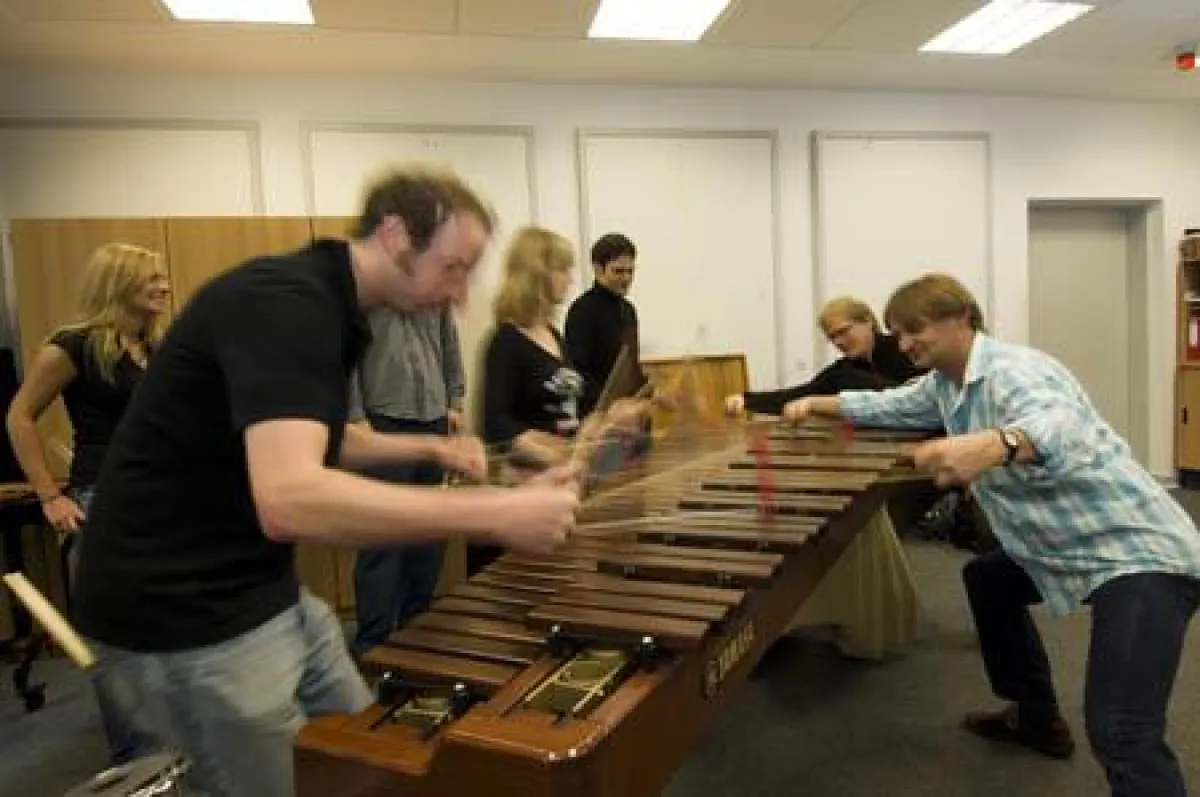 Musikstudenten des IfM der FH Osnabrück aus unterschiedlichen Studienrichtungen im Ensemble