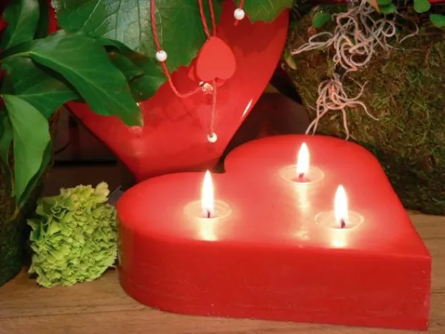 Bild: Am 10. Mai ist Muttertag - Liebevolle Präsente mit Kerzen