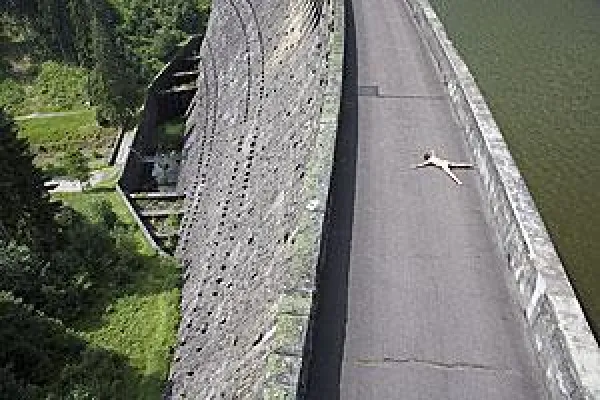 Bild: Serie-X e.V. setzt sein 4. Zeichen gegen Kindesmissbrauch