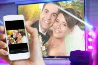 Bild: Interaktive Hochzeitsfeier - die digitale Selfiewall zeigt Handyfotos der Feier auf der Beamerleinwand