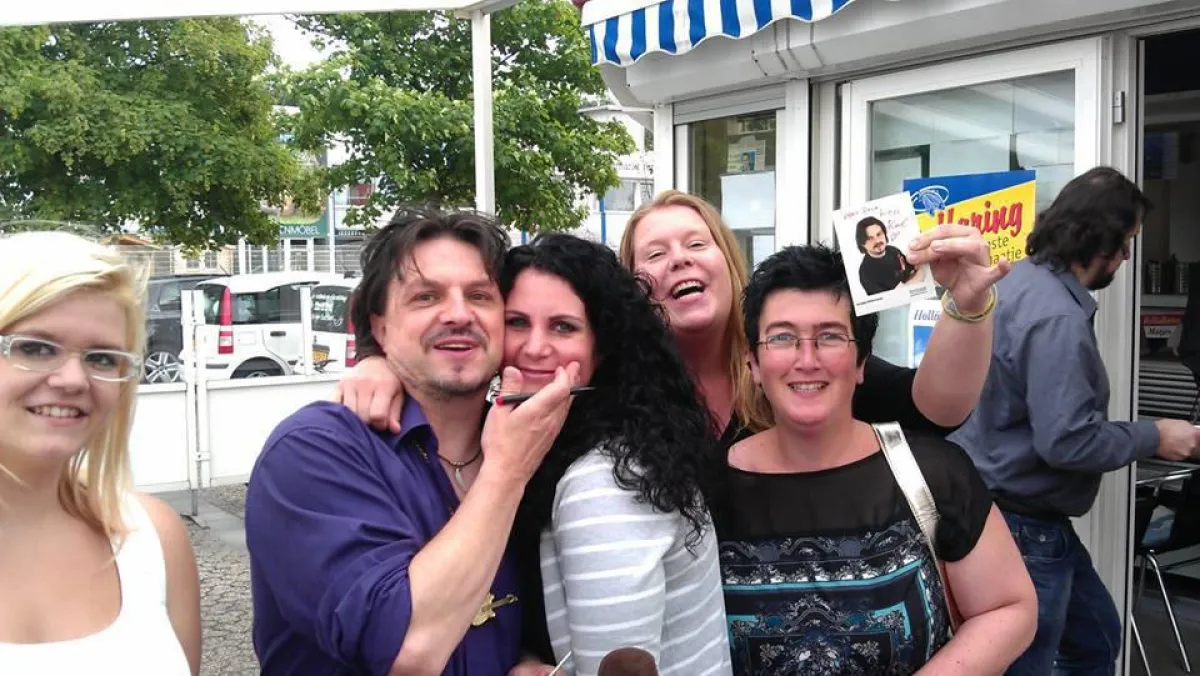 Karl Rossi mit einigen Fans am Tag der Übernahme des Westmünsterlandes