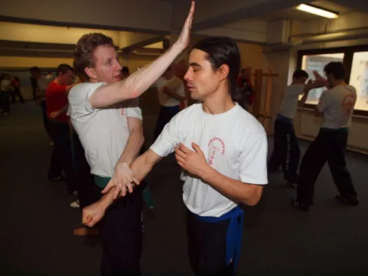 Bild: Berliner Kampfsportler auf Selbstverteidigungs-Lehrgang