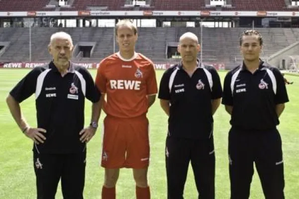 Bild: Partnerschaft bestätigt - 1. FC Köln bestellt im zweiten Jahr bei der Deutschen Internet Apotheke