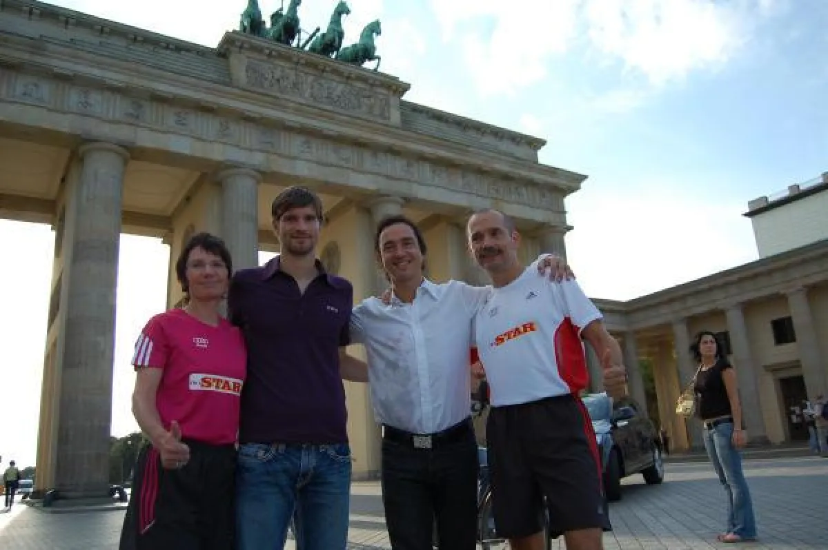 Claudia Weber, DFB Nationalspieler Arne Friedrich, Stars of Tomorrow Initiator Kai Hill und Thomas Wenning