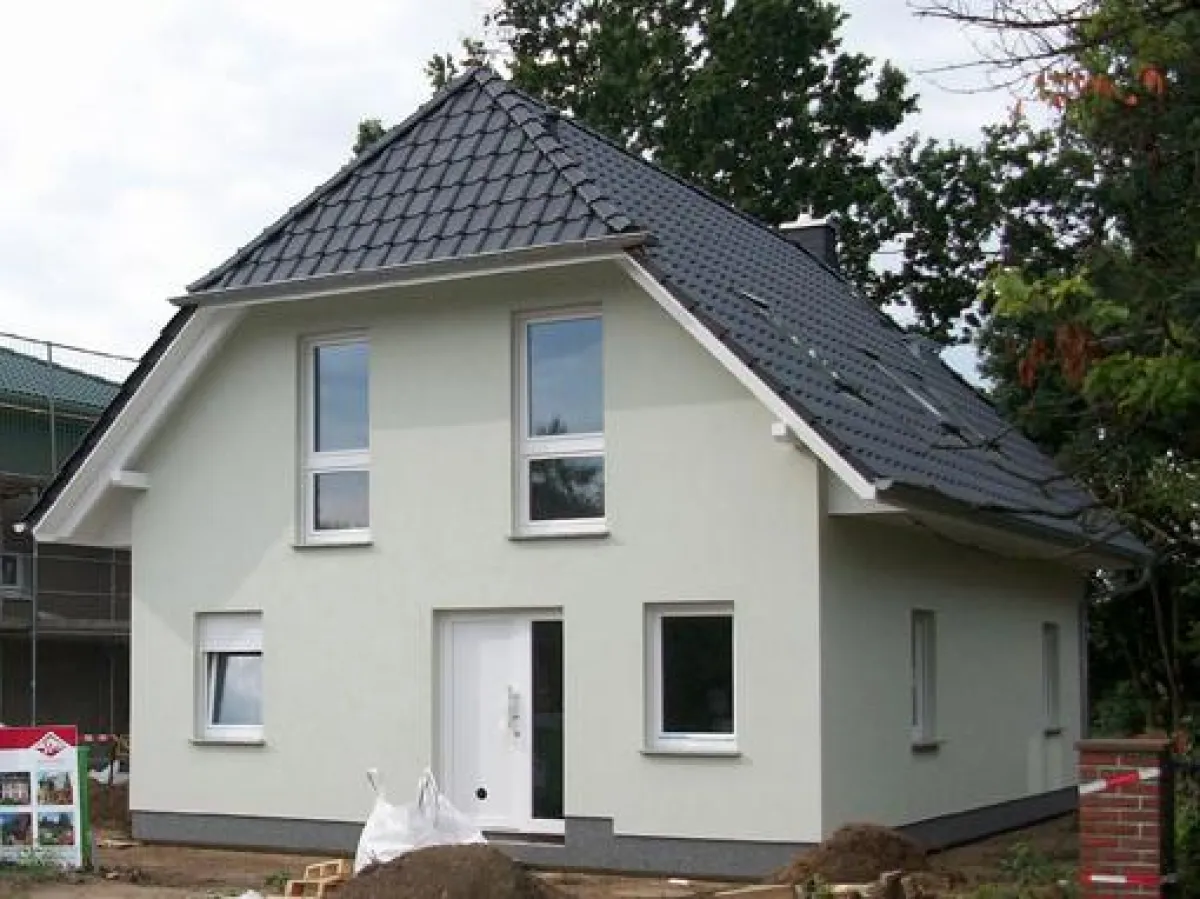 Mit 7,40 Meter Giebelbreite eignet sich Haus „Stade“ besonders für schmale Grundstücke.