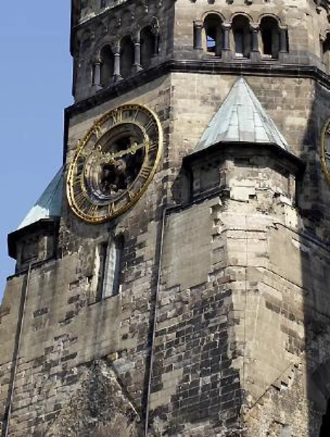 Der alte Turm der Gedächtniskirche ist bedroht!