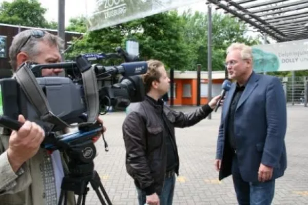 Bild: Stadt Duisburg in der Kritik der Datenschutzbeauftragten und der WDSF-Delfinschützer/Demonstration am Sonntag
