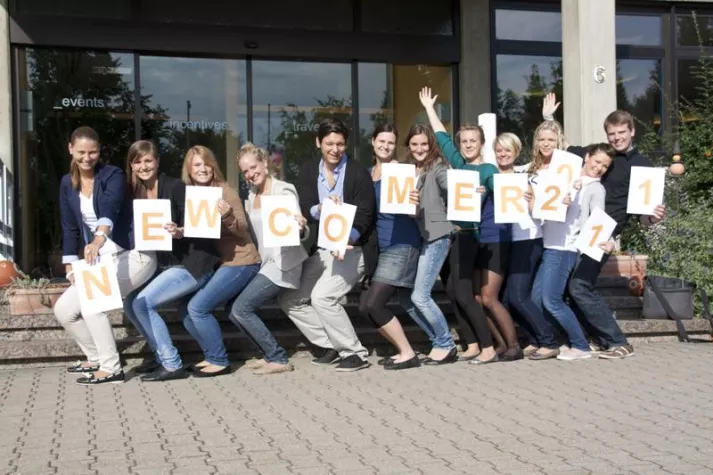 Bild: marbet begrüßt zwölf neue Auszubildende