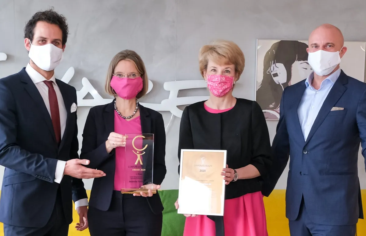 Übergabe an Deutsche Telekom - B. Bohle (Vorständin Personal/Recht), Dr. A. Krempien (Ltd. Ärztin)