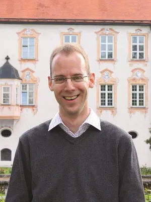 Bild: Salesianerbruder betreibt Öffentlichkeitsarbeit