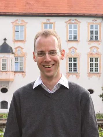 Bild: Salesianerbruder betreibt Öffentlichkeitsarbeit