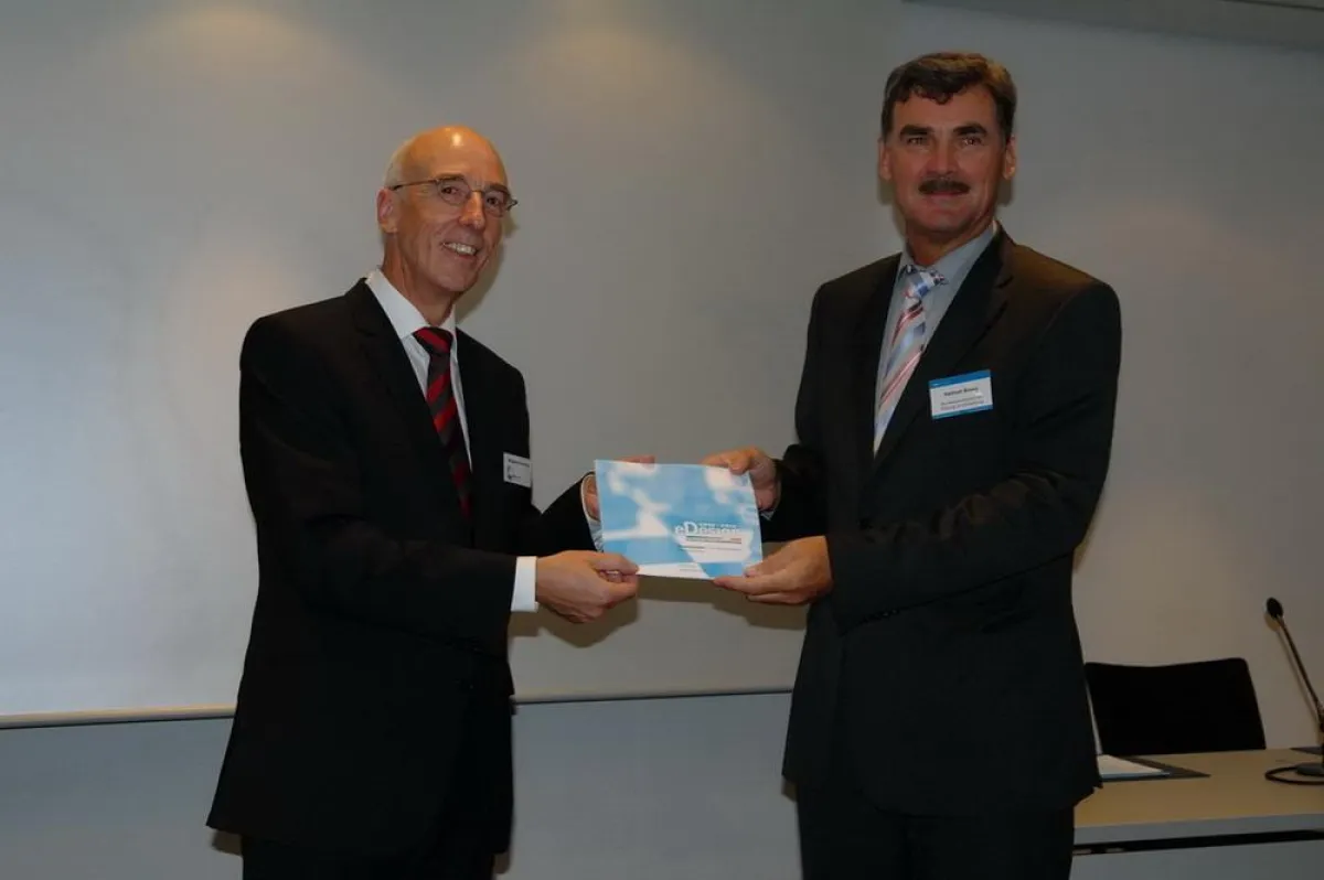 Prof. Dr. Wolfgang Rosenstiel, Vorstandsvorsitzender des edacentrum und Dr. Helmut Bossy, BMBF, Referat Elektroniksysteme