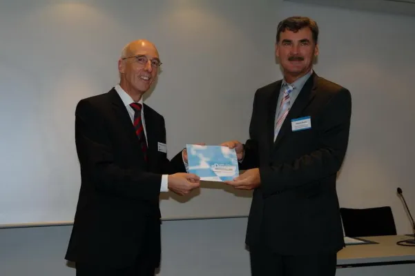 Bild: Forschungsthemenpapier eDesign 2010 – 2014 an das BMBF übergeben