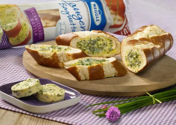 Bild: NEU und NUR von MEGGLE: Die ersten Laugenbaguettes mit aromatischer Kräuterbutter