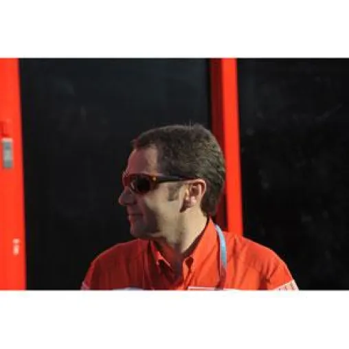 Stefano Domenicali ist Exklusivtestimonial für die neue Sonnenbrillenlinie Scuderia Ferrari 2008 Bild: Stefano Domenicali ist Exklusivtestimonial für die neue Sonnenbrillenlinie Scuderia Ferrari 2008