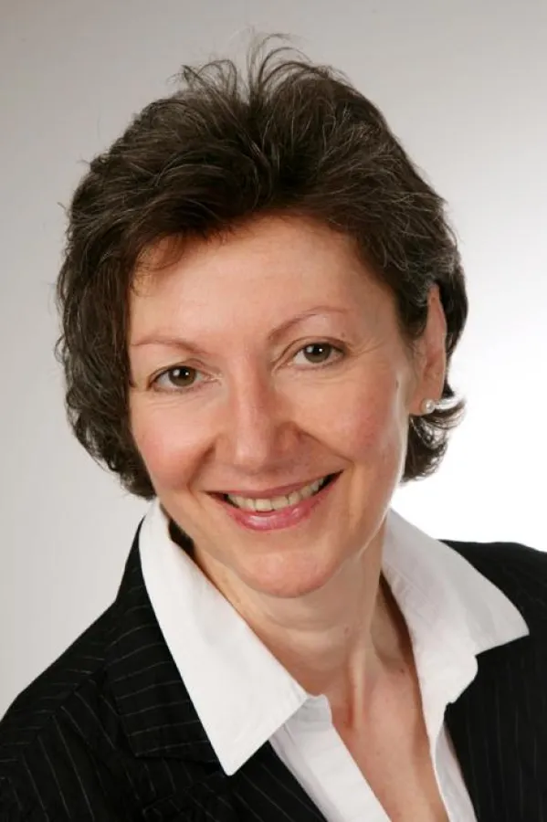 Rhetoriktrainerin Angelika Küspert zeigt, wie man gemeinsam mit Mitarbeitern erfolgreich Krisen meistert