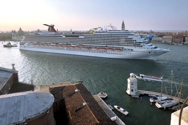 Bild: Genesene Krebs-Patientin wird Taufpatin der Carnival Magic