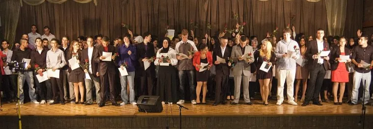 Abschlussfeier des 10. Jahrgangs an der Nelson-Mandela-Schule Bild: Abschlussfeier des 10. Jahrgangs an der Nelson-Mandela-Schule