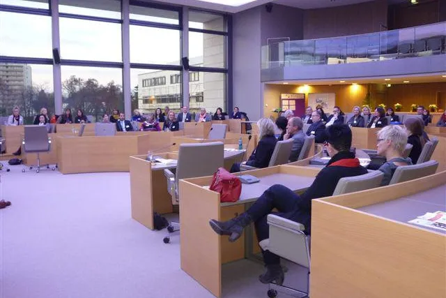 Bild: HESSENCAMPUS Mittelhessen führte Fachforum in Koop. mit Stadt Gießen und Bildungswerk HessenMetall durch.
