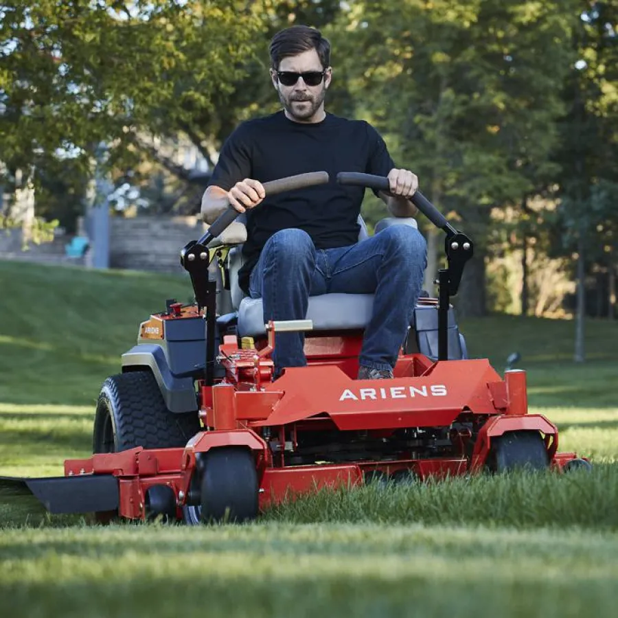 Ariens APEX 48 im Einsatz